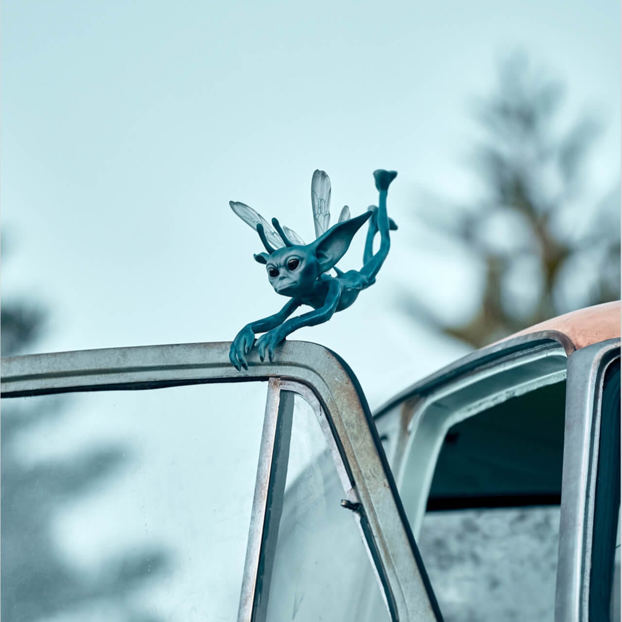 A Cornish pixie hangs off a car door in the Hagrid's Magical Creatures Motorbike Adventure™ ride.
