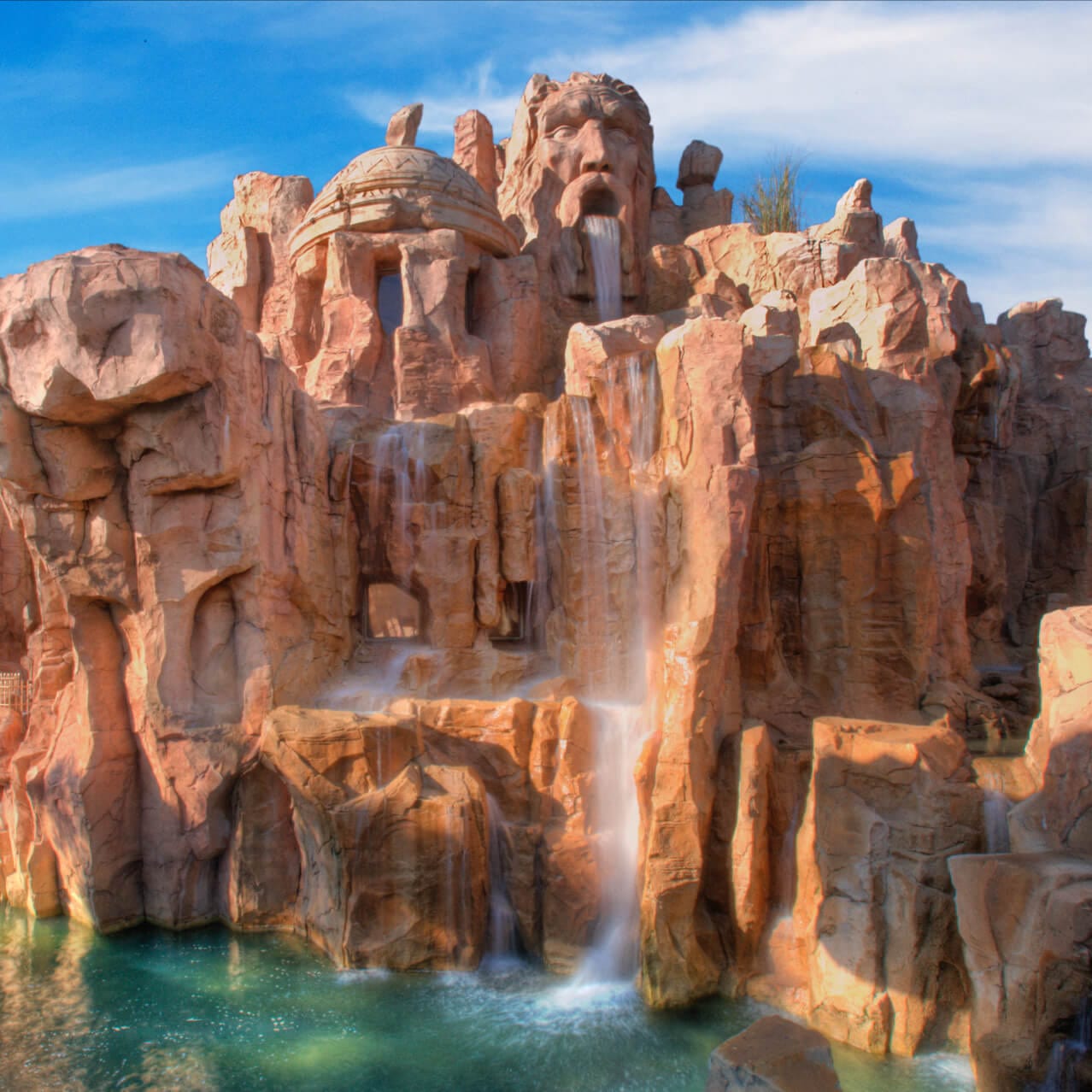 Waterfalls and mountains in The Lost Continent