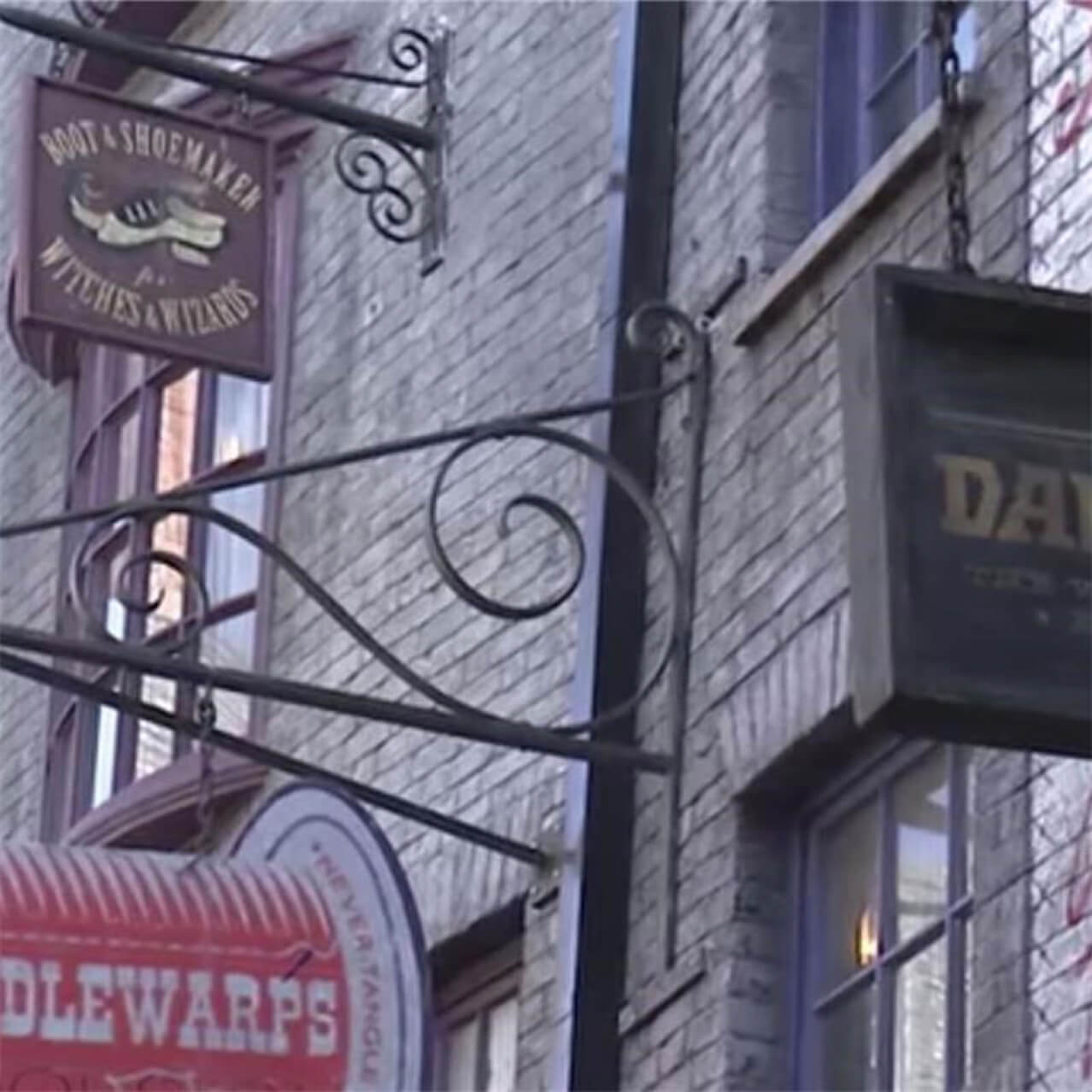 Play a video about practising wand magic in The Wizarding World of Harry Potter Diagon Alley at Universal Orlando Resort.
