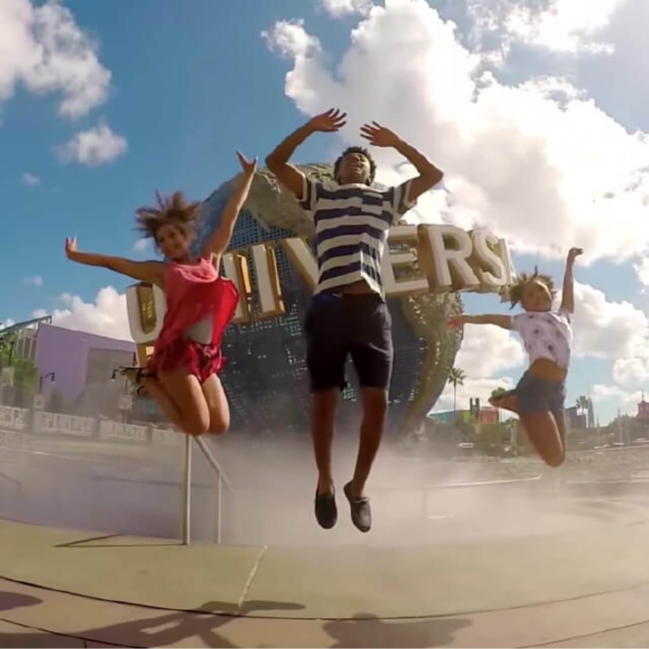 Click to play a video about the benefits of staying on-site at a Universal Orlando Resort hotel