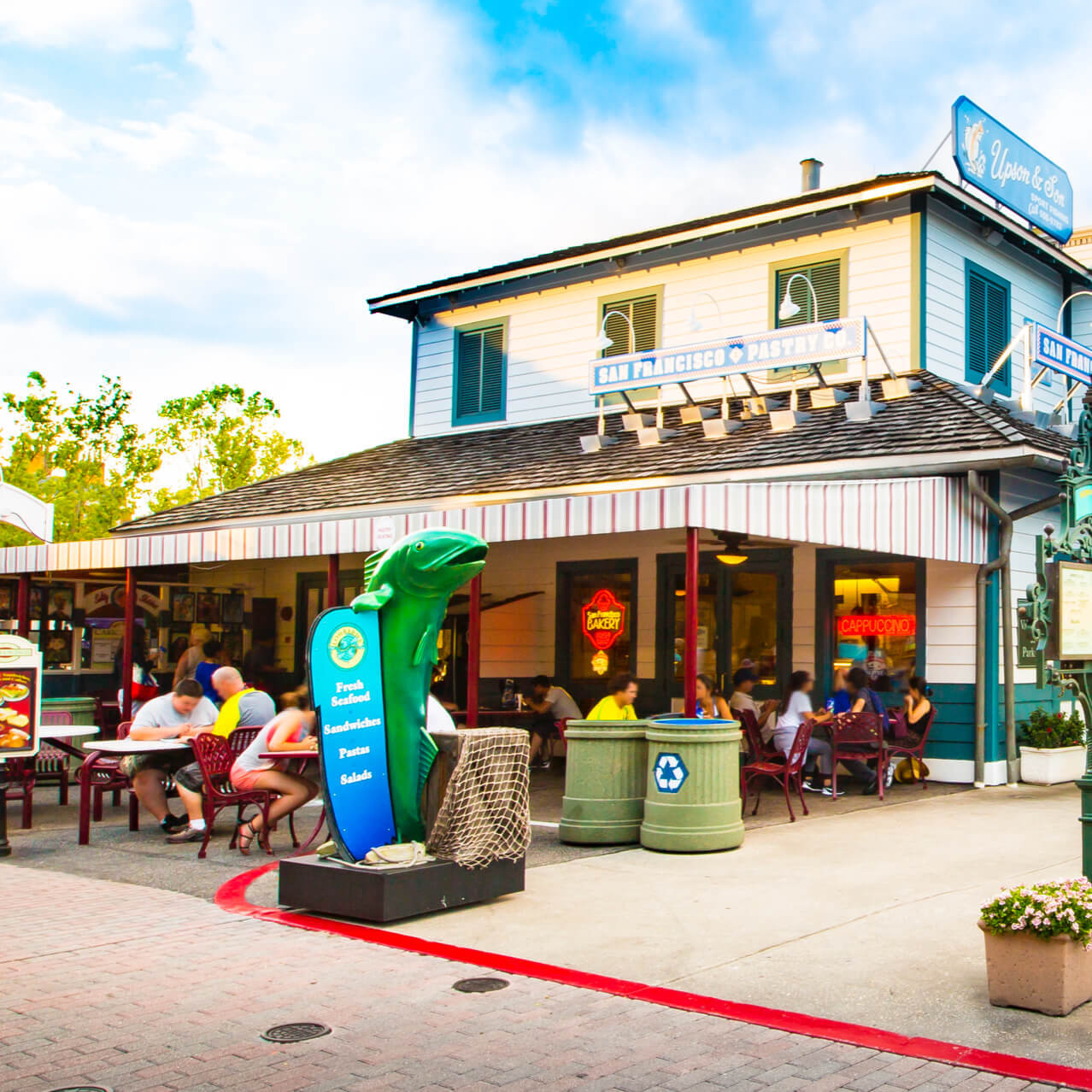  The exterior of San Francisco Pastry Company and its outdoor dining area in Universal Studios Florida.