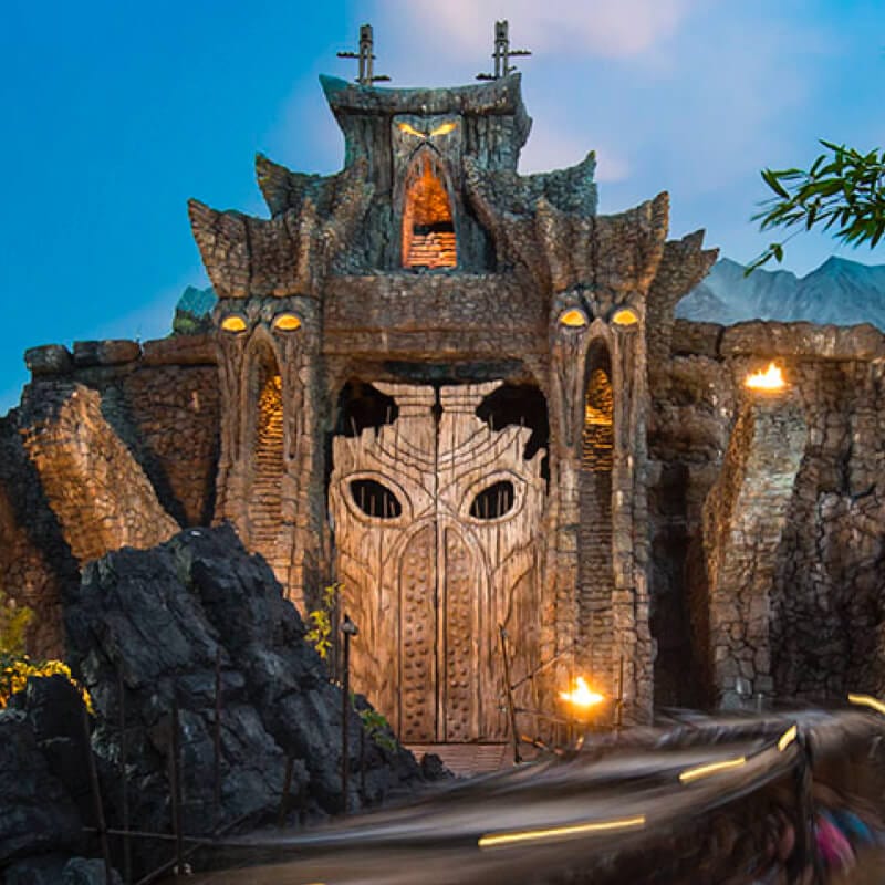 A creepy, stone temple entrance at the Skull Island: Reign of Kong ride.