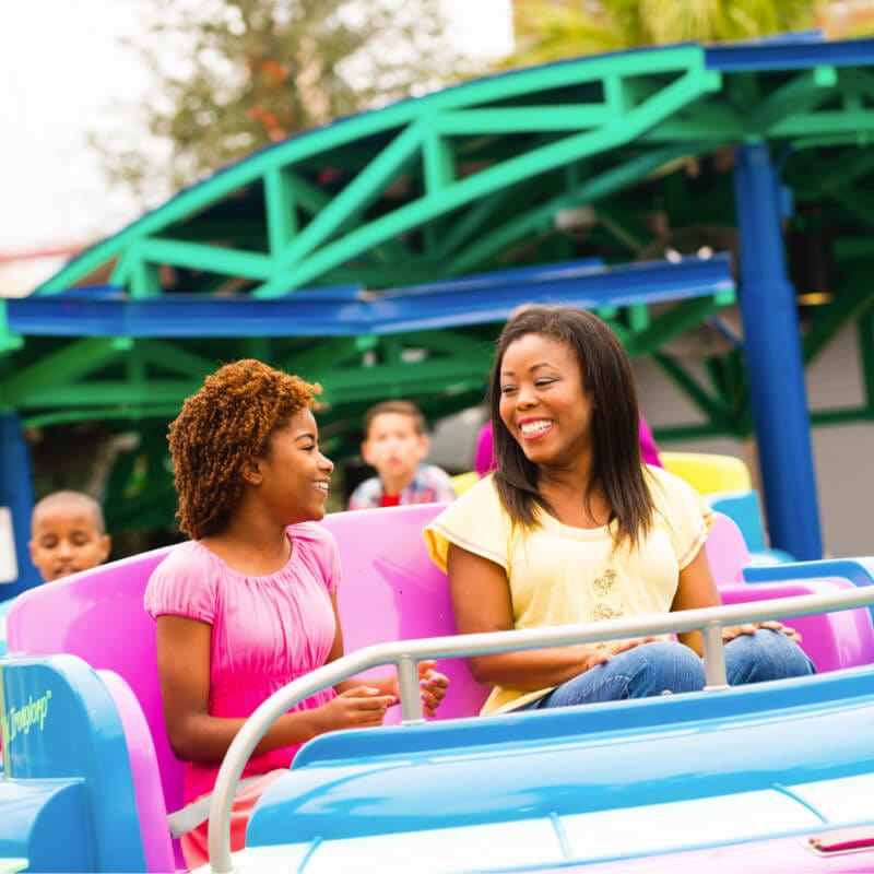 A mom and daughter get ready to ride Kang & Kodos Twirl ‘n’ Hurl.