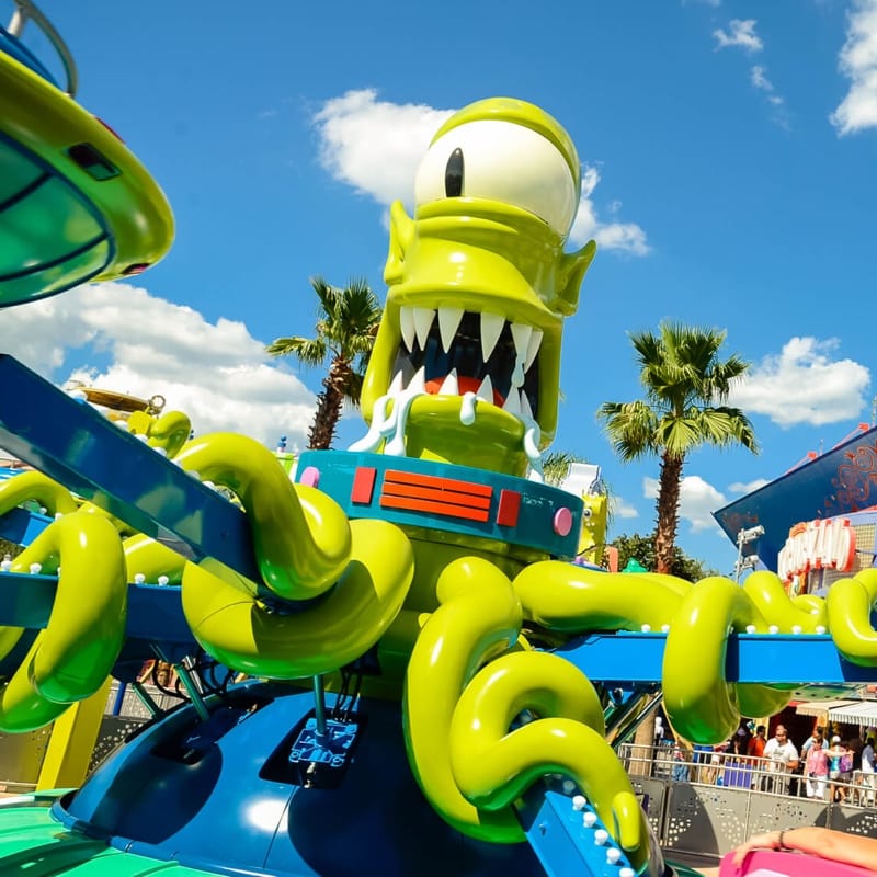 The Home of the Simpsons Kang and Kodos Twirl n Hurl Ride