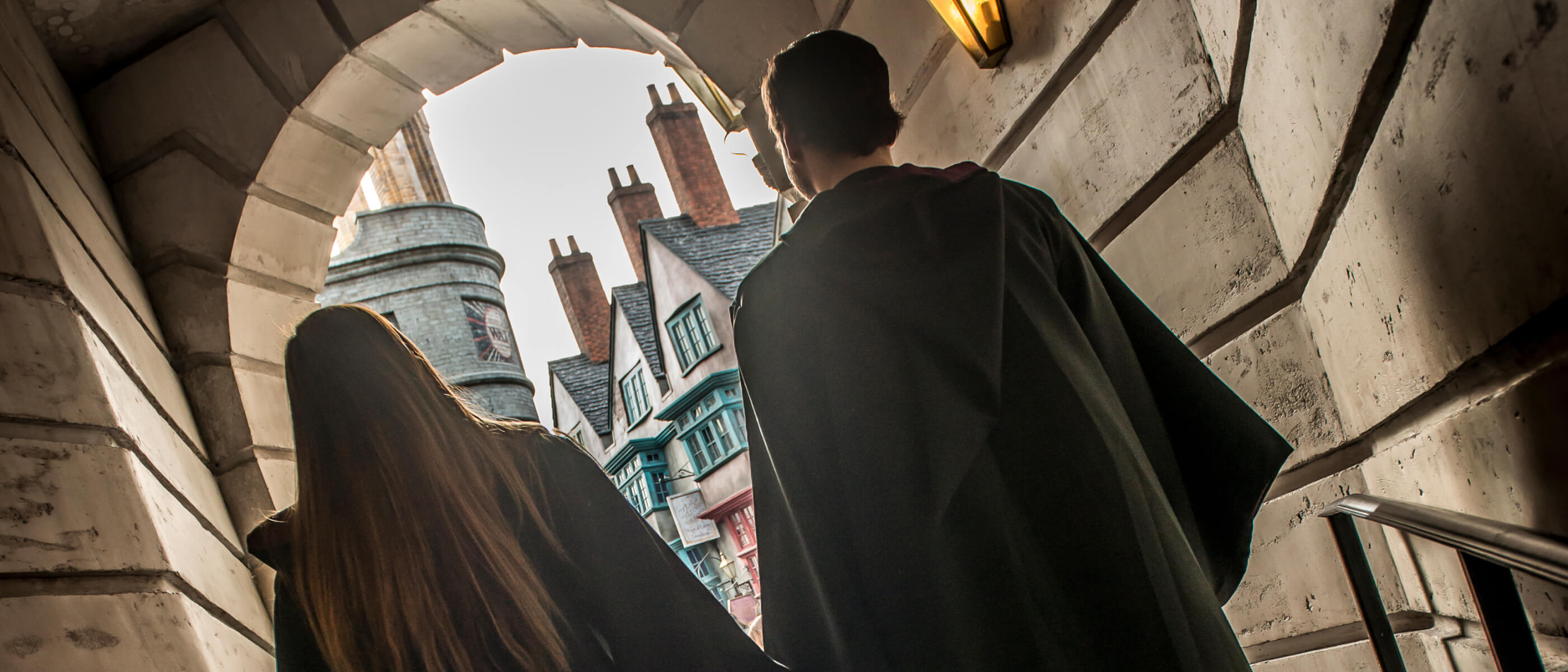 Two youths in Hogwarts robes enter Diagon Alley.
