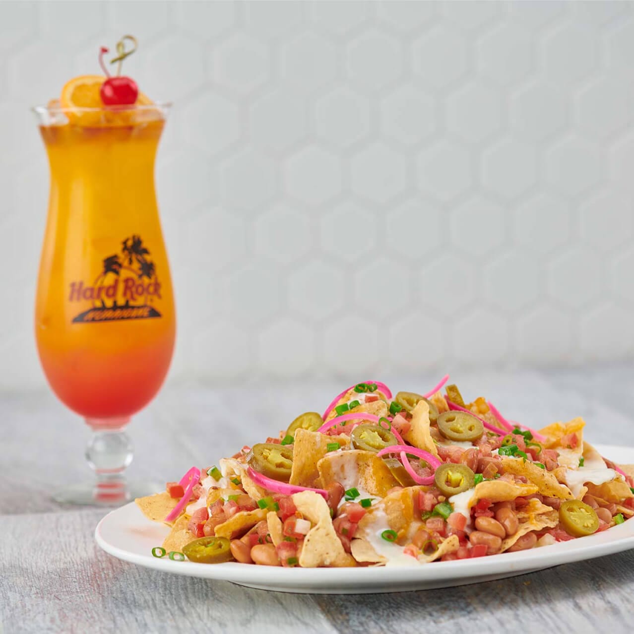 Nachos clásicos cubiertos de ingredientes del Hard Rock Cafe Orlando.