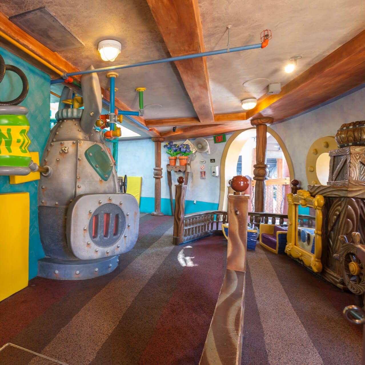 El interior de Me Ship, The Olive® en Universal Orlando, donde los más pequeños pueden explorar un área de juegos interactivos de varios niveles.