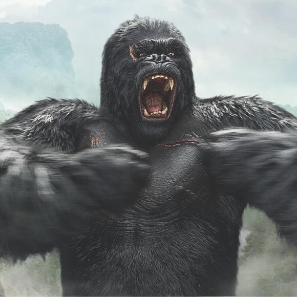 Kong ruge ferozmente durante la atracción Skull Island: Reign of Kong en Universal's Islands of Adventure.