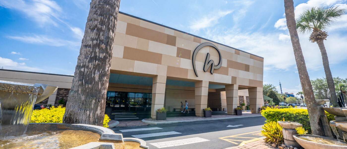 The front entrance to the Rosen Inn International.