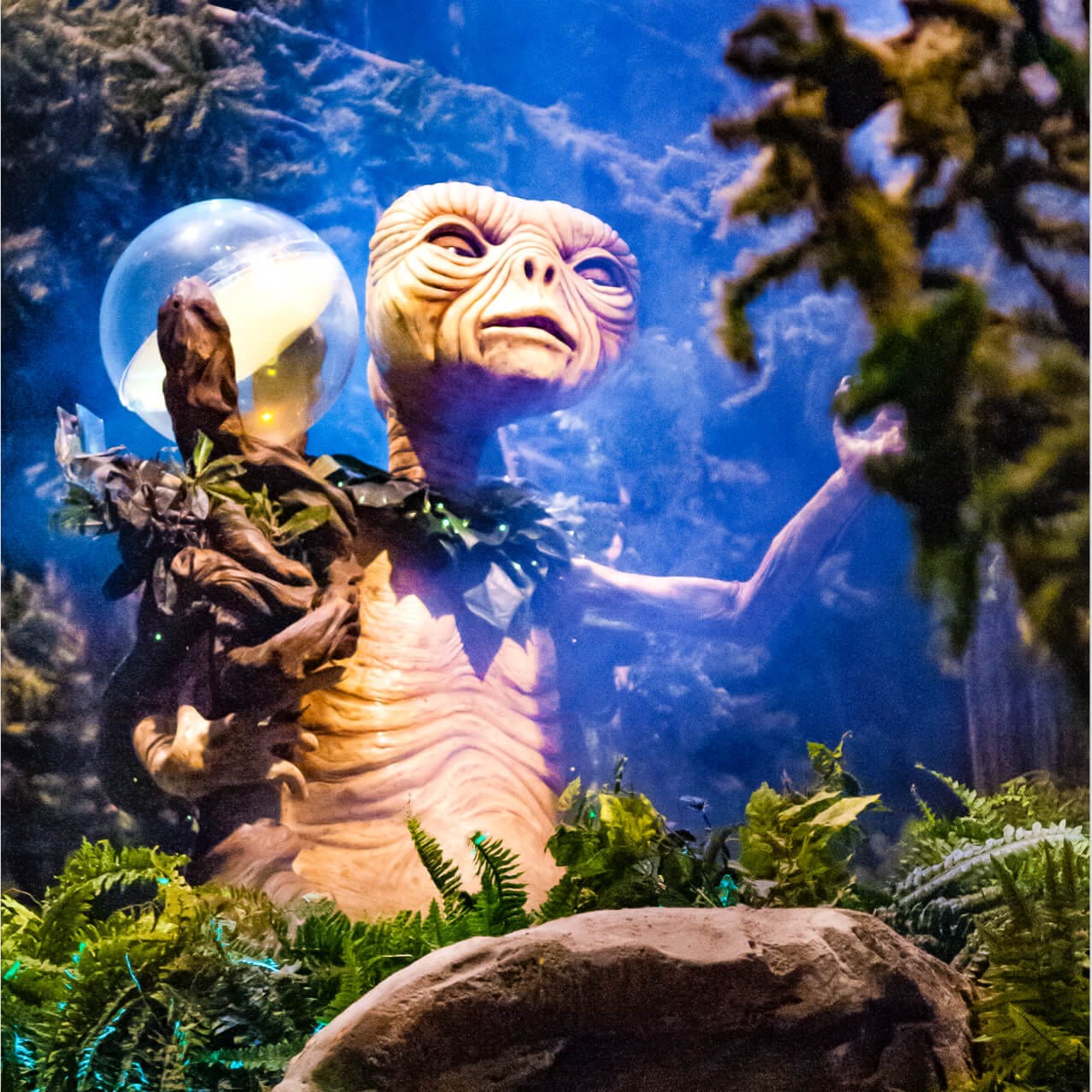 Un extraterrestre del planeta de E.T. en la atracción E.T. Adventure de Universal Studios Florida en Orlando.