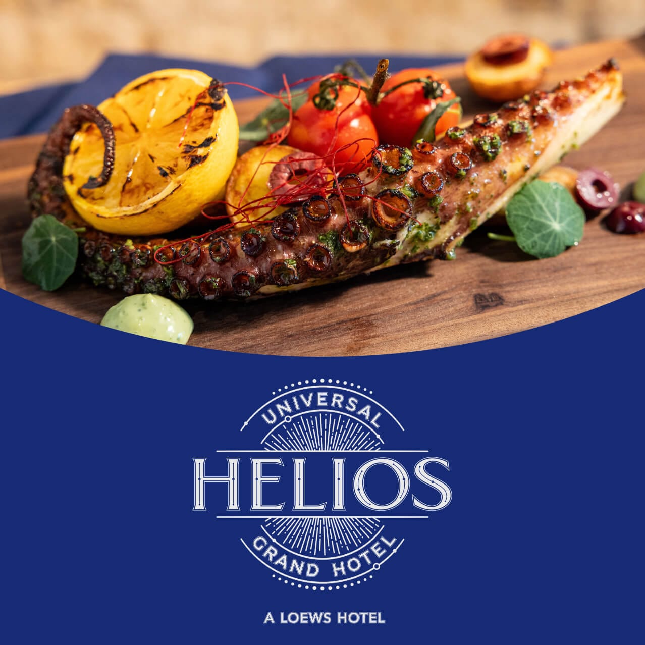 Prato Charred Octopus disponível no Bar Helios com o logotipo do Universal Helios Grand Hotel, a Loews Hotel.