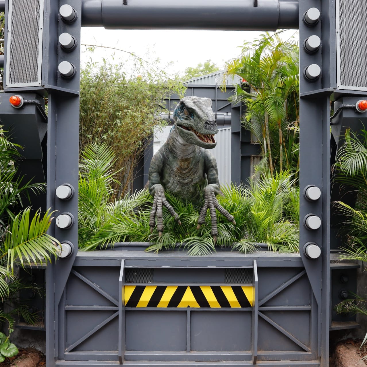 T. Rex na entrada do Jurassic Park