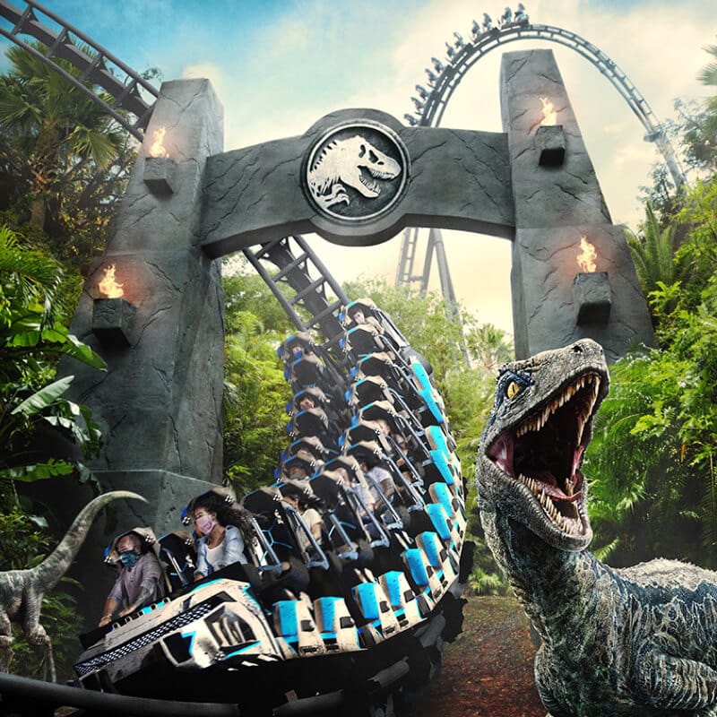 Uma representação artística do novo Jurassic World VelociCoaster à noite no Universal’s Islands of Adventure.