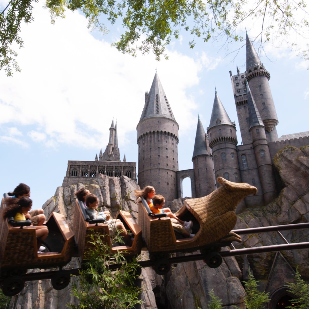 Visitantes na atração Flight of the Hippogriff