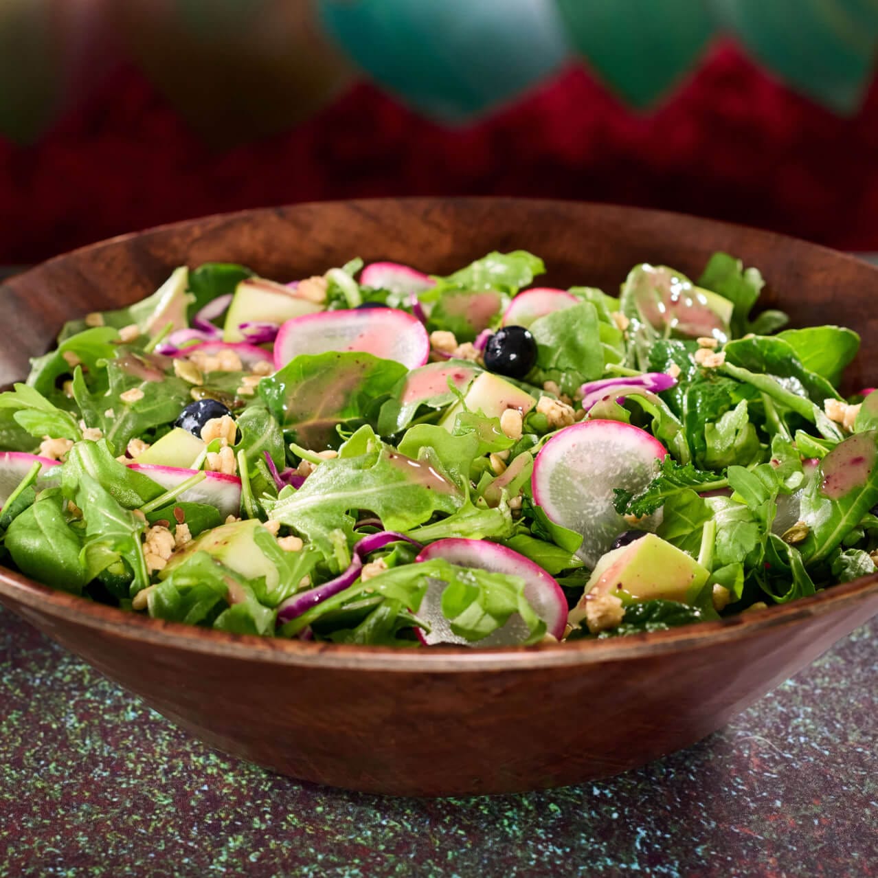 Uma tigela de Nordic Harvest Salad, servida no Mead Hall em How to Train Your Dragon – Isle of Berk.