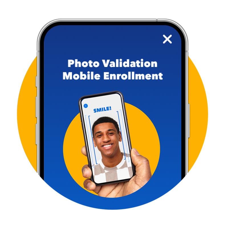 Um smartphone exibindo o Cadastro na Validação Fotográfica pelo celular no aplicativo do Universal Orlando Resort.