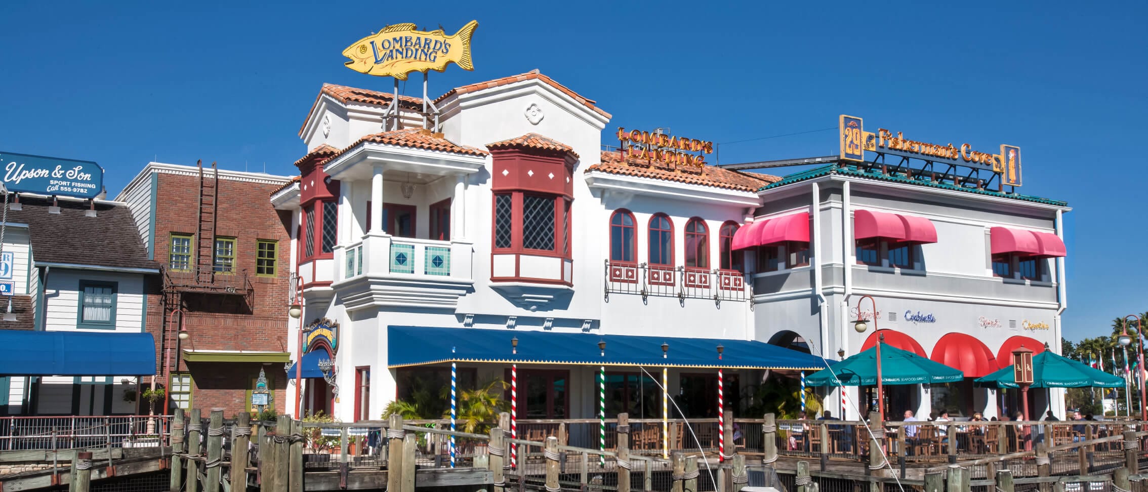 O exterior do Lombard's Seafood Grille, um restaurante à beira mar no Universal Studios Orlando.