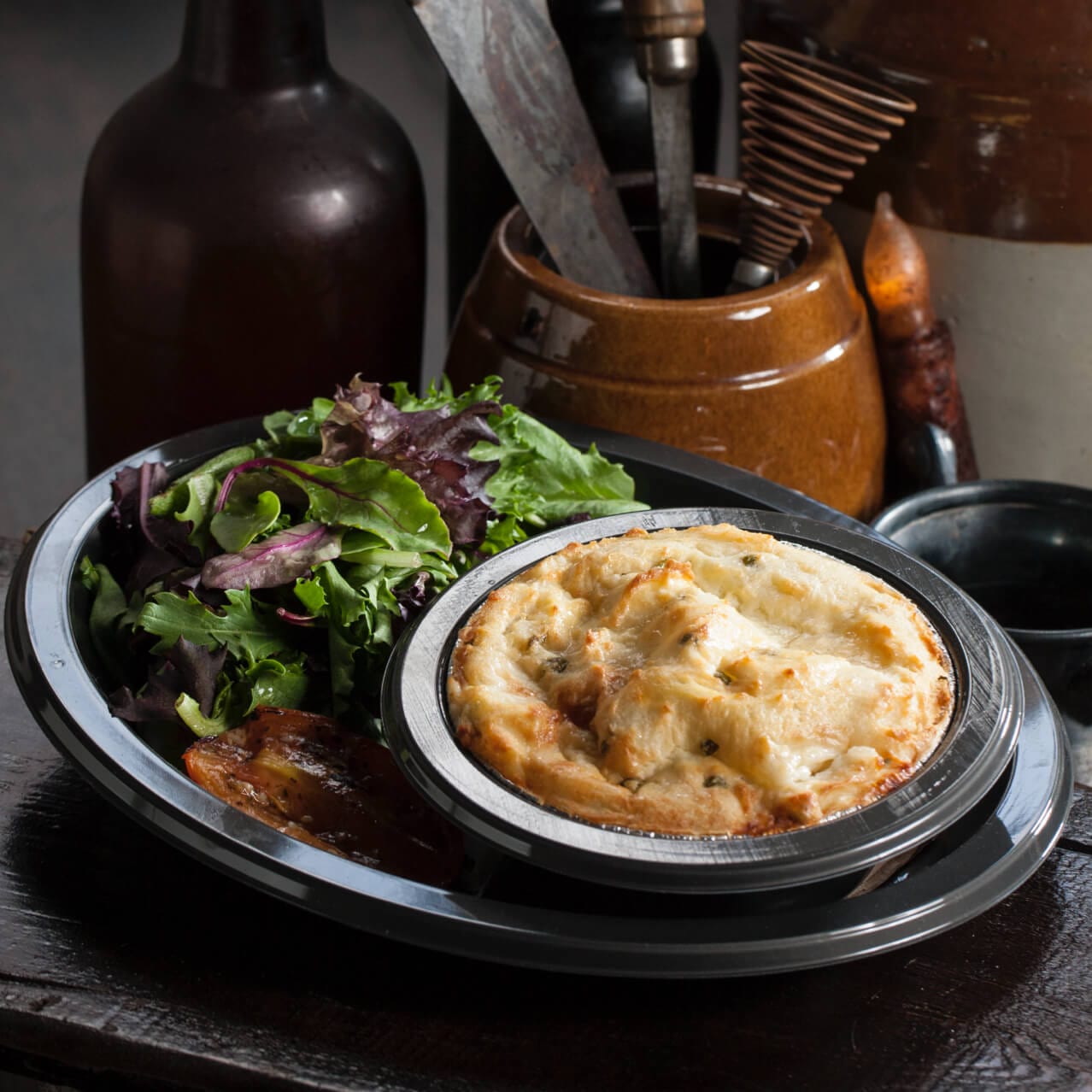 O restaurante Leaky Cauldron, na área Diagon Alley com tema de Harry Potter do Universal Studios Orlando, serve a deliciosa comida tradicional britânica.