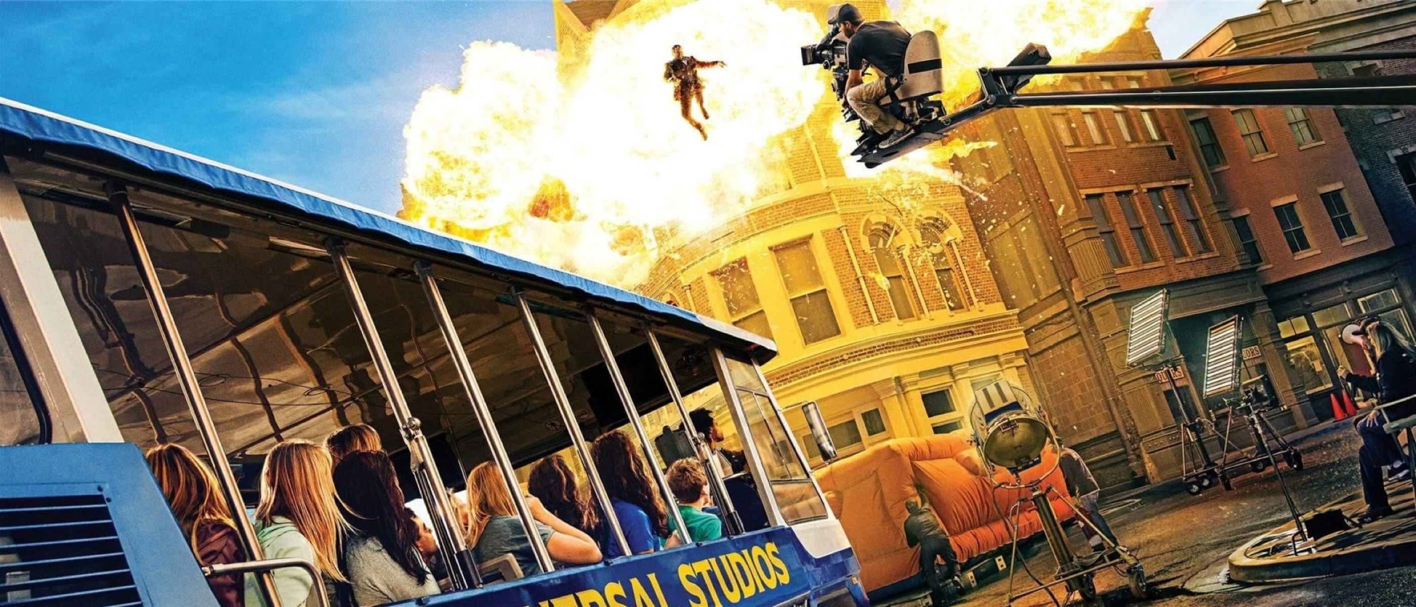Visitantes en el famoso recorrido por el estudio de Universal Studios Hollywood.