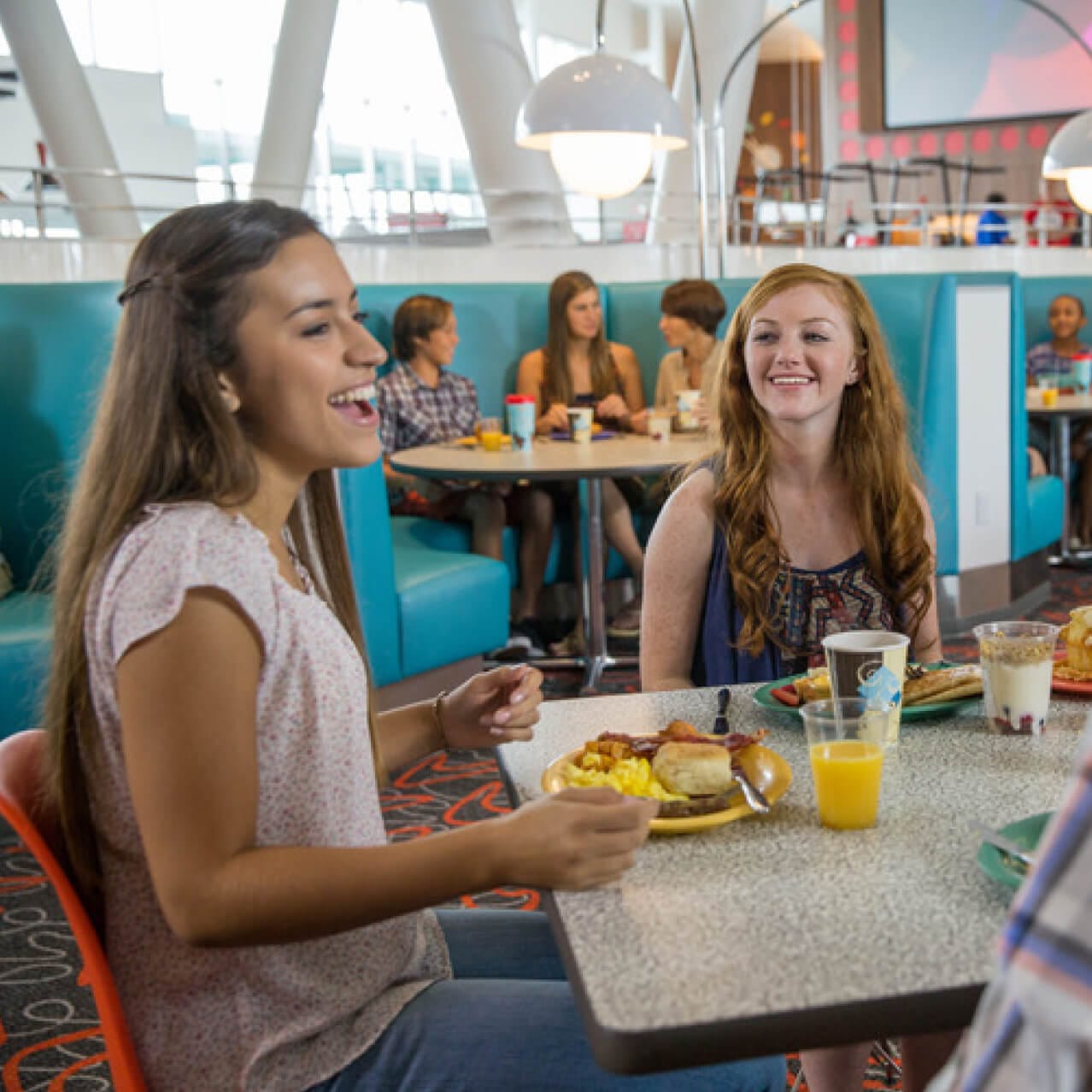 Bayliner Diner with guests in a booth