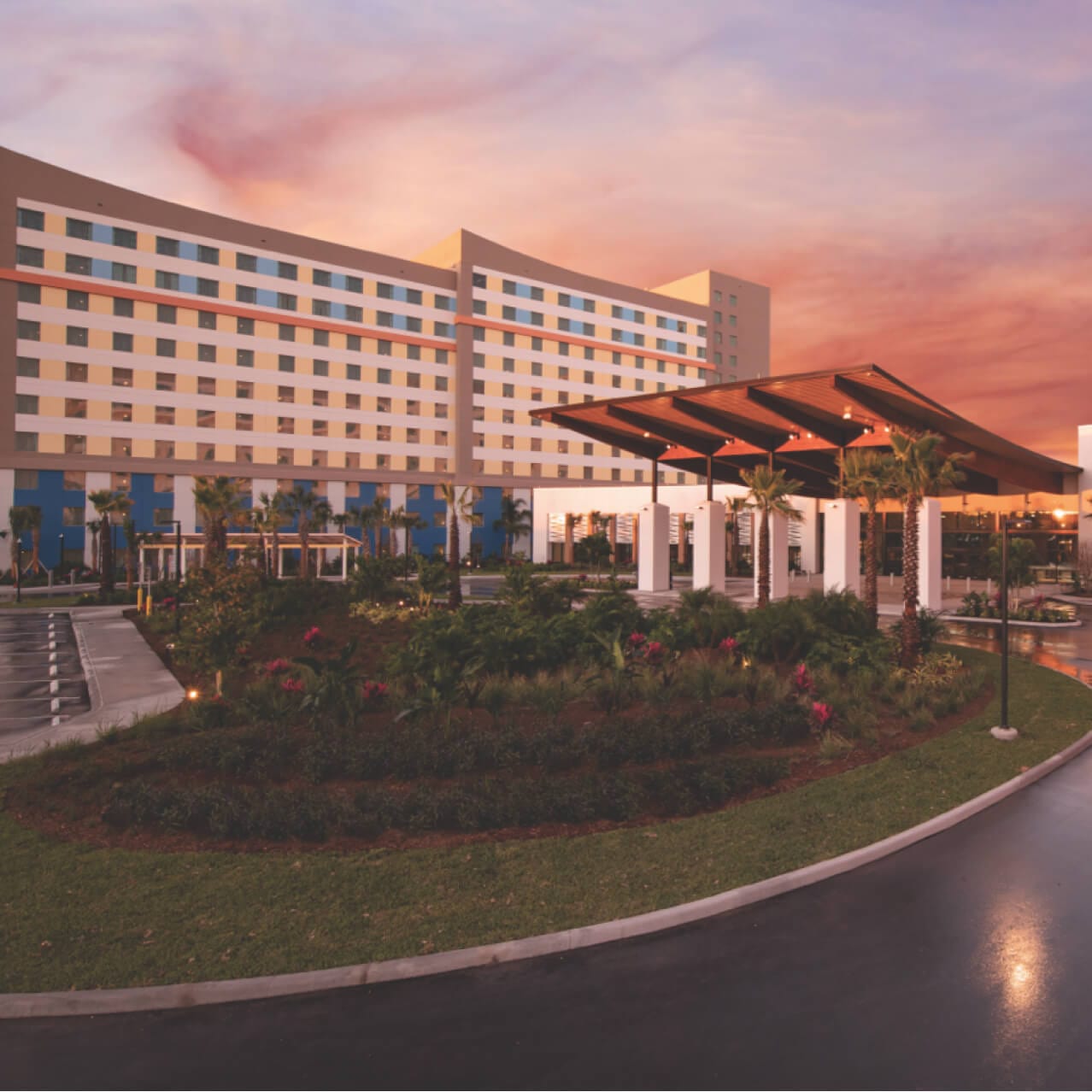 The front entrance of Universal Endless Summer Resort – Dockside Inn and Suites.