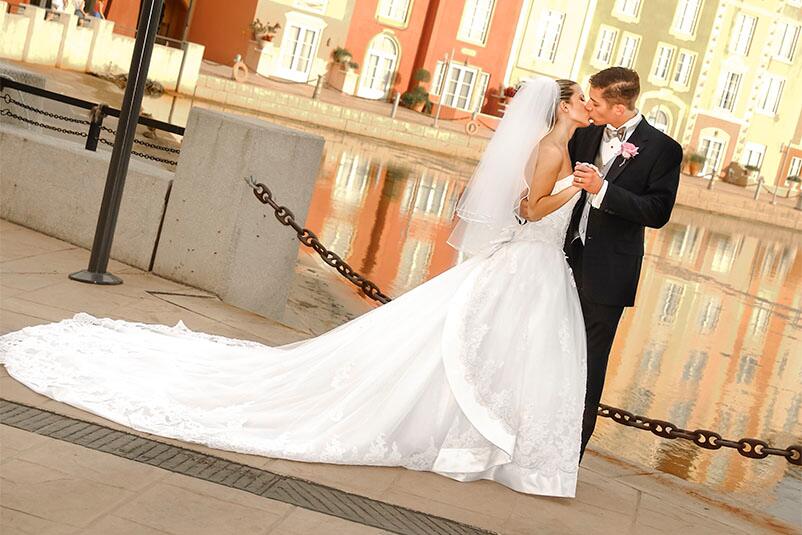 Unique Hotel Wedding Venues At Universal Orlando Resort A Bride And Groom Share Kiss In Front Of The Harbor Piazza At Loews Portofino